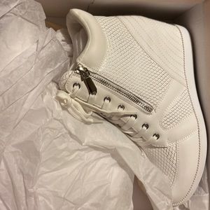I am selling these White Sneakers, Mara, White/Silver They came from just fab